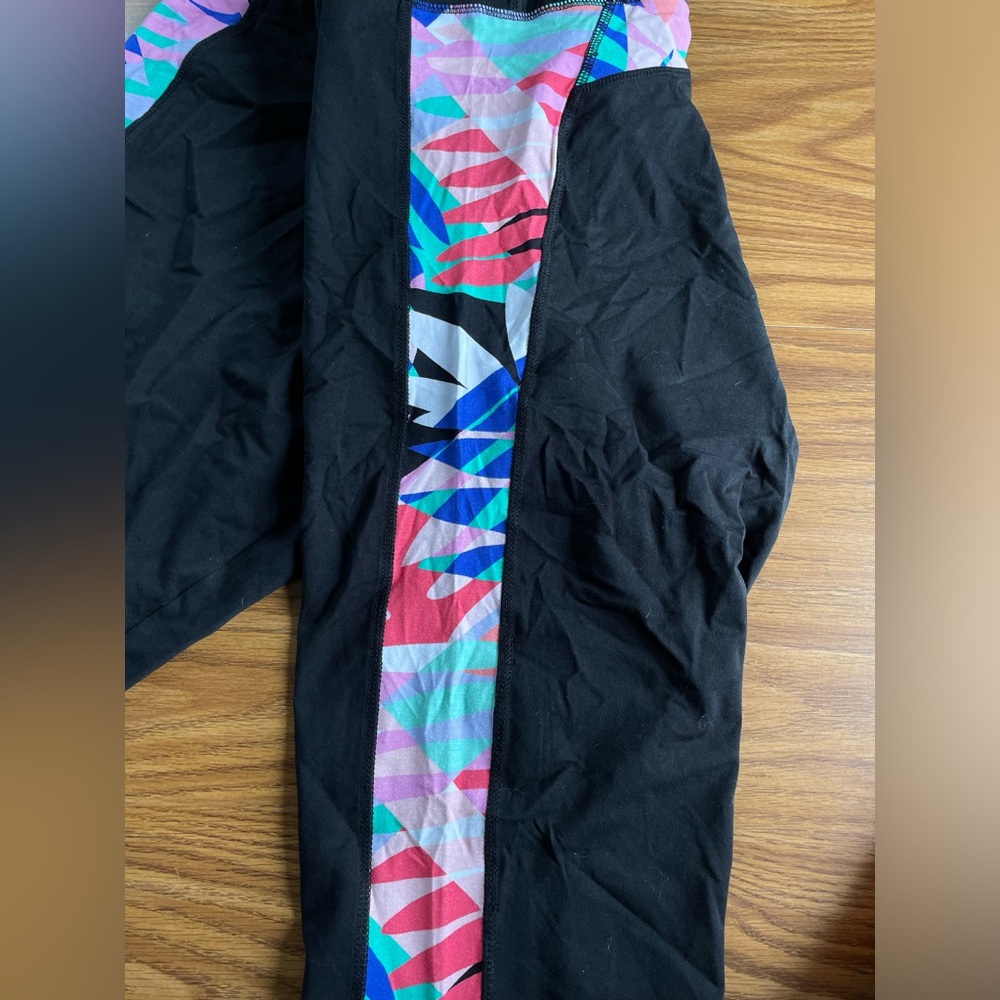 NWT, Avenue, 22/24, Capri, workout leggings. Spring, summer, fitness, athletic